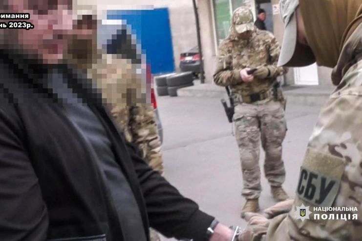 В Одесі повідомили про підозру засудженому за тяжкі злочини іноземцю, угруповання якого викрадало підприємців